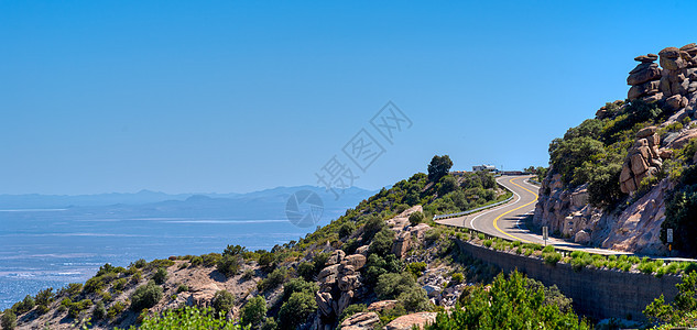 亚利桑那州图森附近条蜿蜒的路,沿着莱蒙山风景道图片