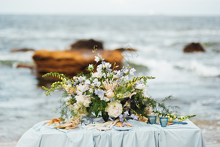 海边沙滩上的婚礼区图片