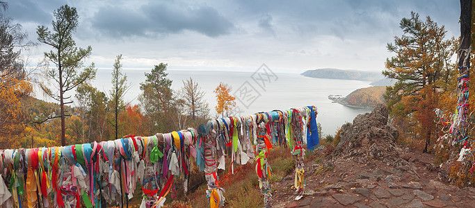 风马旗干净的贝加尔湖五颜六色的传统丝带背景