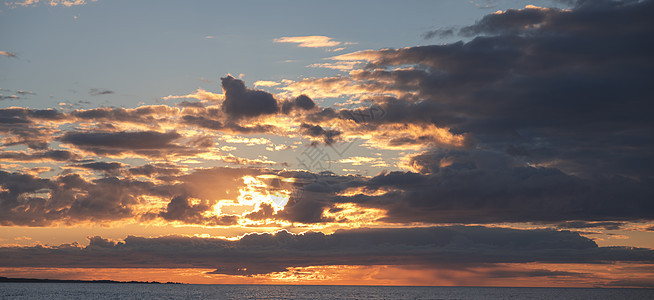 日落海上巴尔蒂卡图片