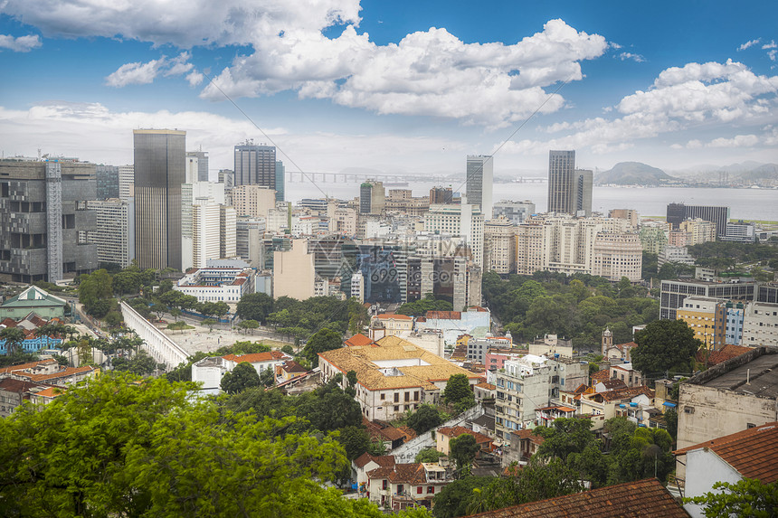 里约热内卢,巴西穿过海湾的城市景色图片