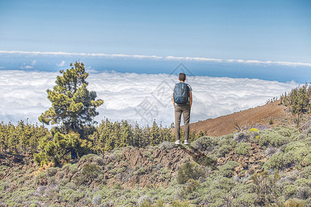 个人站火山的背景上特纳里夫图片