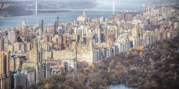 城市建筑黑白纽约市曼哈顿街的鸟瞰黑白与摩天大楼,行人繁忙的交通背景