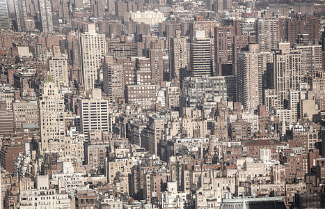 纽约市曼哈顿街的鸟瞰黑白与摩天大楼,行人繁忙的交通背景图片