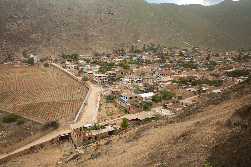 秘鲁山区的村庄利马附近图片
