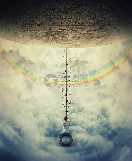 ‘~小男孩停彩虹上空云层中的轮胎秋千上,避免重力乐趣自由的  ~’ 的图片