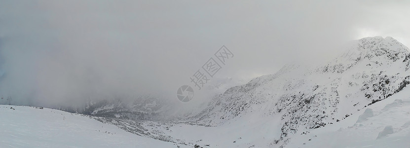 美丽的冬天早晨山上景观与托多尔卡峰全景,皮林山,斯科,保加利亚图片