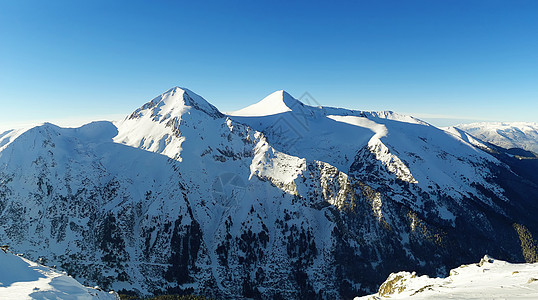 保加利亚斯科,皮林山覆盖着雪的冬季全景图片