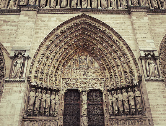 巴黎母院入口处雕刻了最后次审判的鼓室图片