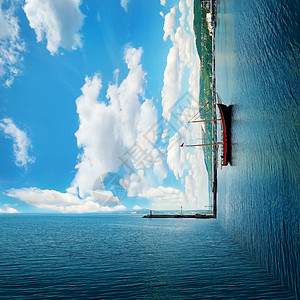 两个世界海边碰撞的超现实背景清晰的晨景,漂浮着艘帆船暑假快乐娱乐活动图片