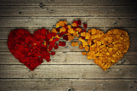 两个玫瑰花瓣心连接木材背景上浪漫关系的依恋爱的象征,给予爱的感情情感图片