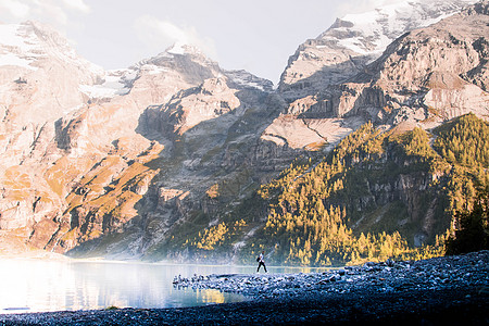 瑞士山湖图片