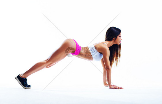 轻感苗条的健身女人白色背景上摆姿势健身女人图片