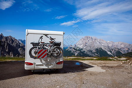 家庭度假旅行,汽车之家度假旅行,VR商队汽车度假美丽的自然意大利自然景观阿尔卑斯山自然公园白云岩中图片