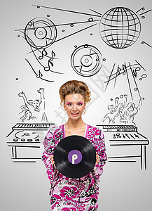 张五颜六色的照片,位时髦的嬉皮士戴杰舞蹈聚会上,手里着张复古的乙烯基唱片,背景DJ搅拌机的灰色素描背景图片