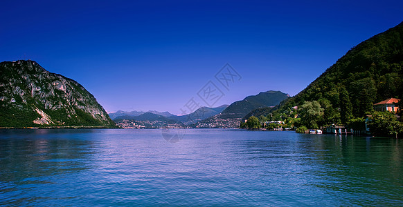 瑞士蒂奇诺卢加诺市海岸线湖泊的风景图片