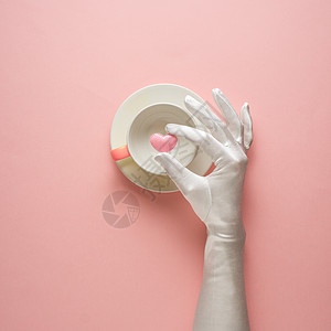创意照片的厨具与手,画板上的食物粉红色的背景图片