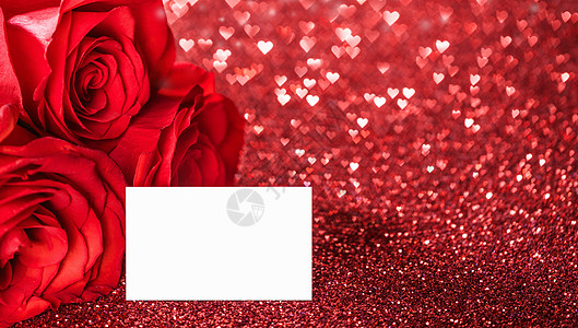 闪光的红玫瑰三朵美丽的红色玫瑰空白卡闪闪发光的背景上,维斯博克的心图片