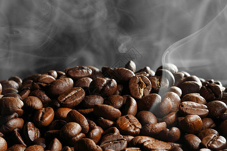 热烤咖啡豆蒸汽黑色热烤咖啡豆图片