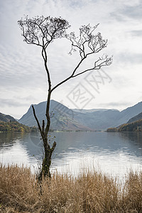 英格兰湖区巴特米尔湖美丽的秋季景观形象图片