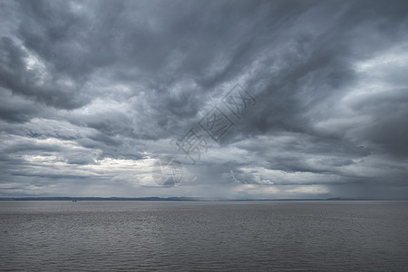 景观形象的,出海与暴风雨的天空头顶图片