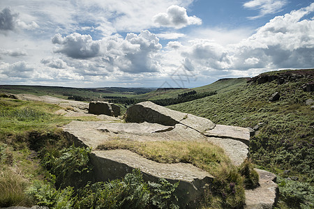 英格兰峰值区夏季波贝奇边缘岩石的彩色充满活力的景观形象图片