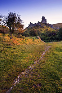 英格兰,多塞特,考夫朝向考夫城堡的景色古老的中世纪城堡遗址夏季日出景观图像图片