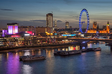 英国,伦敦,伦敦伦敦夜间的天际线,包括议会与伦敦的眼睛南岸伦敦天际线的景观形象夜间沿着泰晤士河看图片