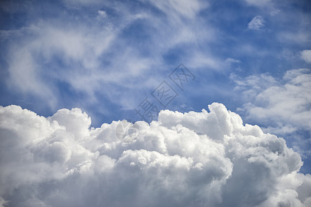风暴积云,高水平的卷云云背景高水平卷云云的戏剧积云图片