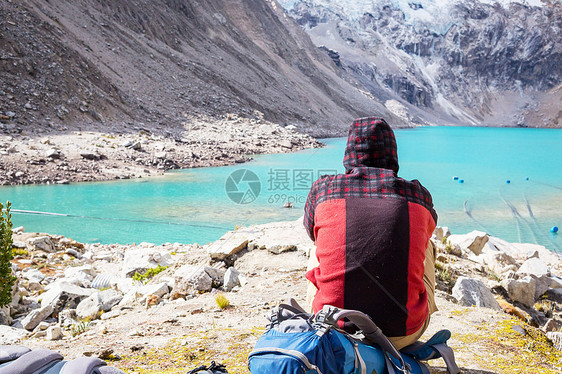 秘鲁科迪勒拉山的徒步旅行场景图片