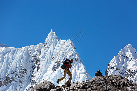 秘鲁科迪勒拉山的徒步旅行场景图片