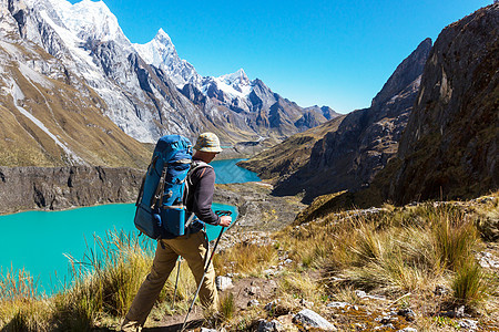 秘鲁CordilleraHuayhuash的三个泻湖图片