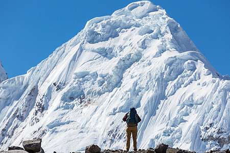 秘鲁科迪勒拉山的徒步旅行场景图片