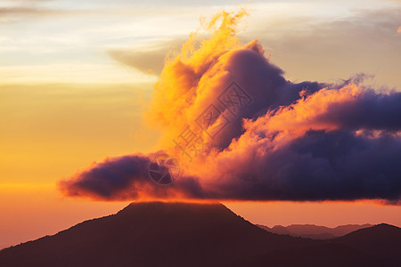 美丽的火山塞尔弗德公园萨尔瓦多日落图片