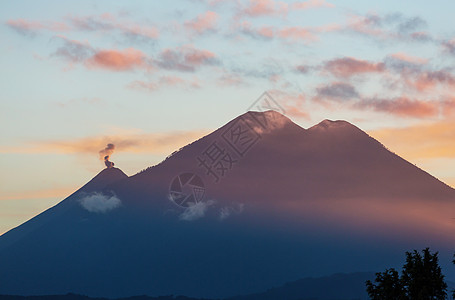 洲危地马拉美丽的火山景观图片