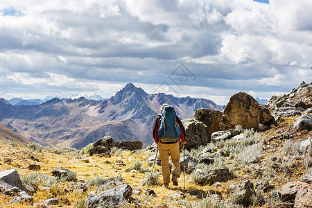 秘鲁科迪勒拉山的徒步旅行场景图片