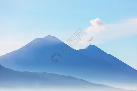 洲危地马拉美丽的火山景观图片