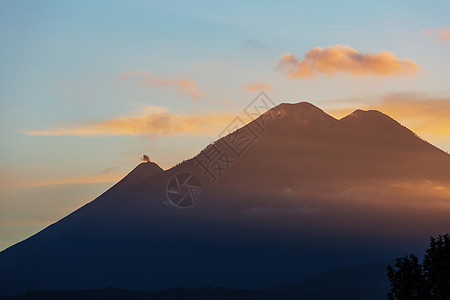 洲危地马拉美丽的火山景观图片