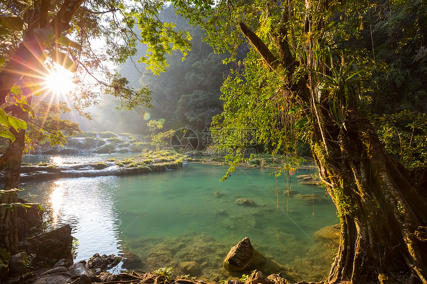 美丽的天然游泳池SEMUCChampey,兰金,危地马拉,洲图片