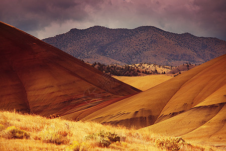 美国俄勒冈州约翰日纪念碑上的彩绘山丘图片