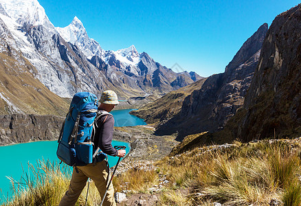 秘鲁CordilleraHuayhuash的三个泻湖图片