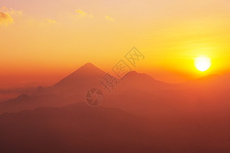 洲危地马拉美丽的火山景观图片