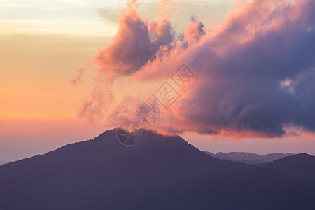 美丽的火山塞尔弗德公园萨尔瓦多日落图片