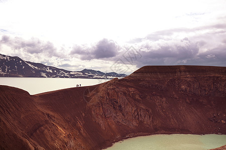 冰岛阿斯卡火山附近的地热火山口湖图片