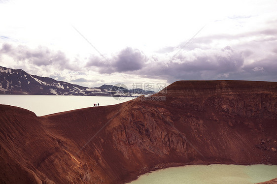冰岛阿斯卡火山附近的地热火山口湖图片