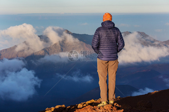 哈莱卡拉夏威夷毛伊岛黑拉卡拉火山美丽的日出场景图片