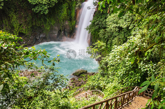 哥斯达黎加的瀑布哥斯达黎加雨林丛林中雄伟的瀑布热带远足图片