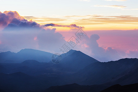 哈莱卡拉夏威夷毛伊岛黑拉卡拉火山美丽的日出场景图片