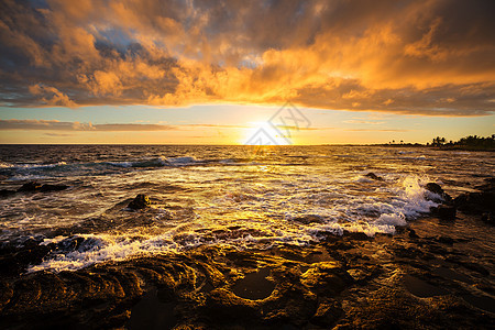 日出时夏威夷海滩神奇的夏威夷海滩美妙的日落图片