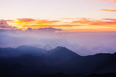 哈莱卡拉夏威夷毛伊岛黑拉卡拉火山美丽的日出场景图片